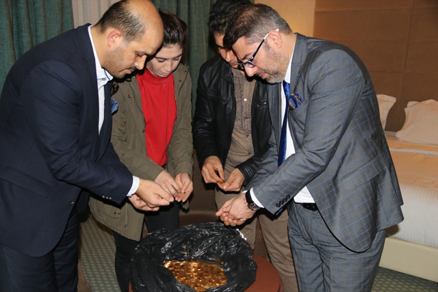 Şanlıurfa'da bir otel odasında tarihi altın para bulundu! Tam 7 kilo - Resim: 1