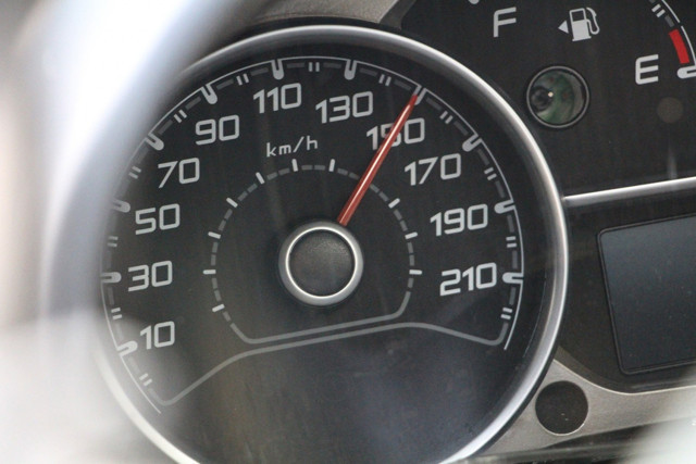 Kazada otomobil hurdaya döndü! İbre 150'de takılı kaldı - Resim: 1