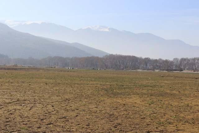 Bursa'da vatandaşlar kuruyan gölü fırsata çevirdi! Geçim kaynakları oldu - Resim: 1