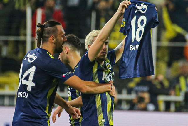 Max Kruse'nin jesti Sadık Çiftpınar'ı ağlattı - Resim: 0