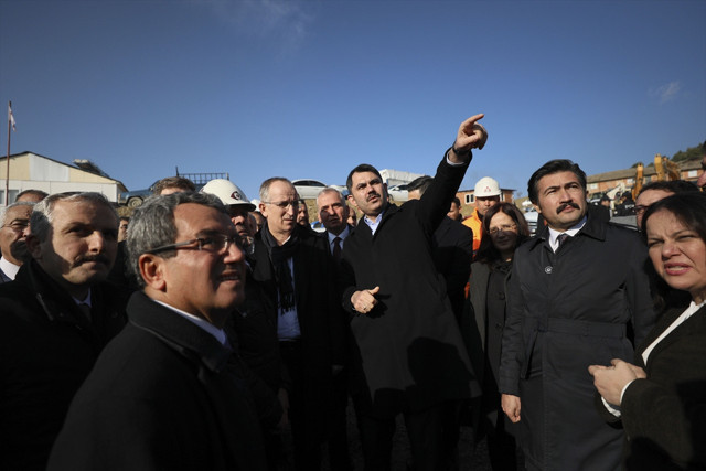 Çevre ve Şehircilik Bakanı Kurum Denizli'de depremzedeler için yapılan konutları inceledi - Resim: 1