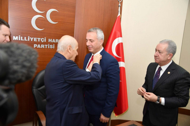 BBP’li Hendek Belediyesi Başkanı Turgut Babaoğlu MHP'ye geçti! - Resim: 1