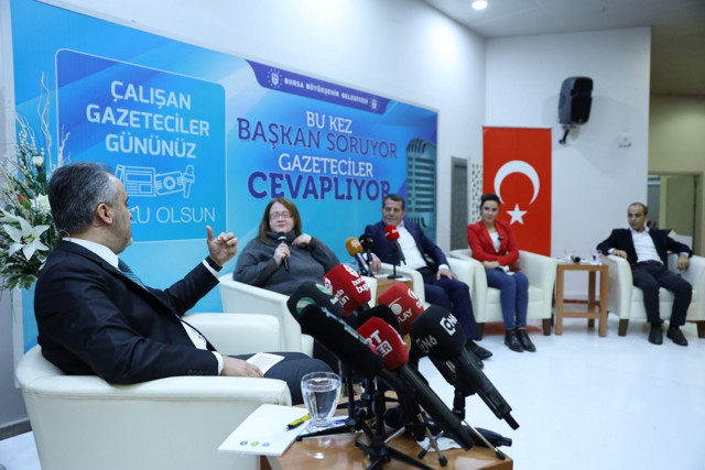 Bu kez başkan sordu, gazeteciler cevapladı - Resim: 0