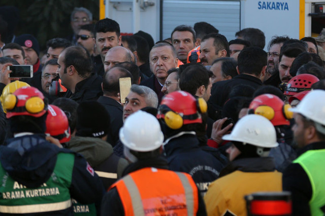 Erdoğan deprem provokatörlerine sert çıktı! Millet can bunlar mal derdinde - Resim: 0