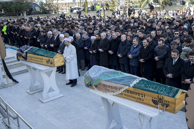 Depremde ölenler şehit mi tartışmasına Diyanet son noktayı koydu - Resim: 0