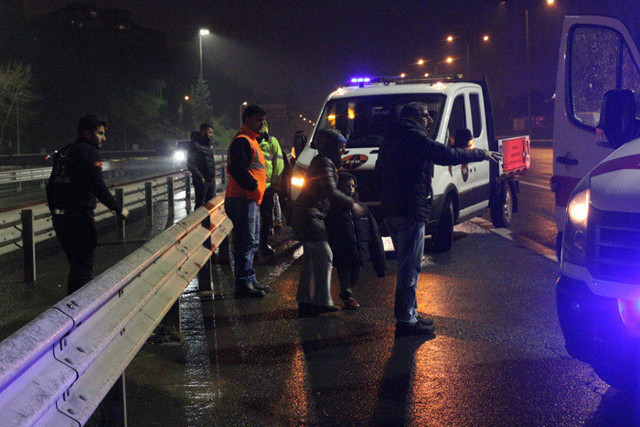 FSM Köprüsü'nde alev alan otomobilden son anda indiler - Resim: 0