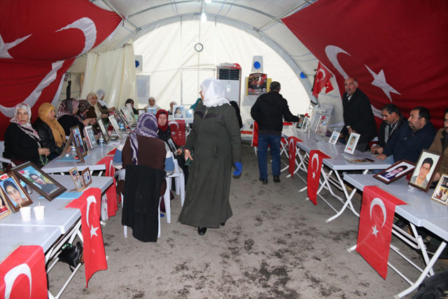 Babasını öldüren PKK'ya kaçan kızına seslendi - Resim: 0