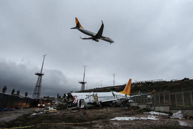 3 kişinin öldüğü Pegasus uçak kazasıyla ilgili bomba iddia! Hem pilotlar hem... - Resim: 0