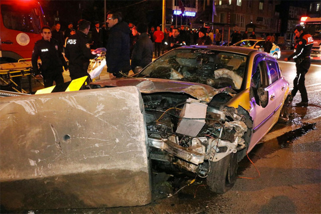Antalya'da yeni evli çifti trafik kazası ayırdı - Resim: 0