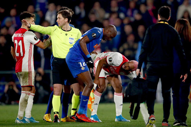 Ryan Babel rakibini taklit etti geceye damga vurdu - Resim: 1