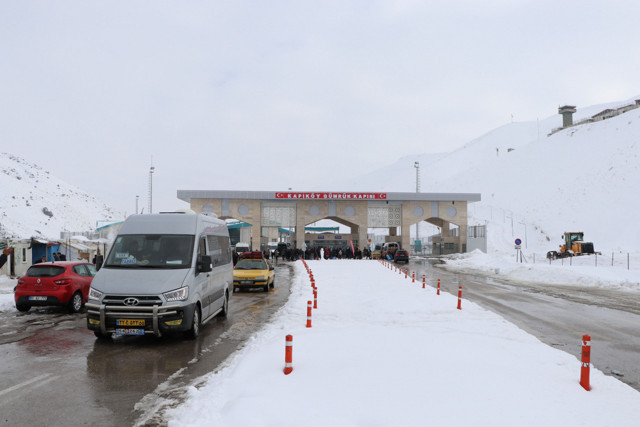 iran türkiye sınır hattı kapıköy sınır kapısı