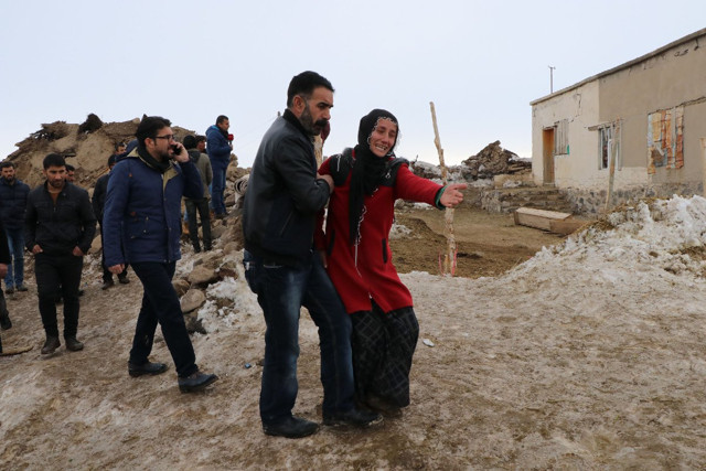 Van'daki depremden geriye kalan en acı hikaye! Eşi ve üç çocuğunu kaybetti - Resim: 1