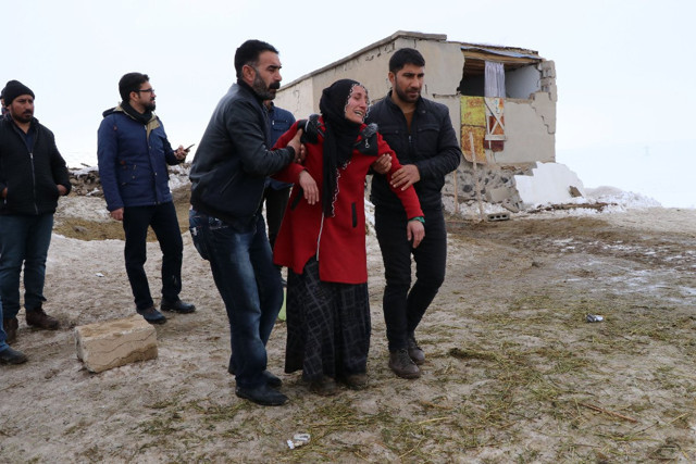Van'daki depremden geriye kalan en acı hikaye! Eşi ve üç çocuğunu kaybetti - Resim: 0