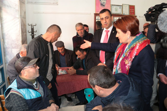 Balıkesir'de kahvehanede Meral Akşener'e şok tepki - Resim: 0