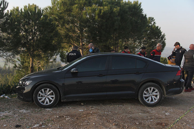 23 yaşındaki genç lüks aracının yanında kendini ağaca astı aileden şok iddia - Resim: 0