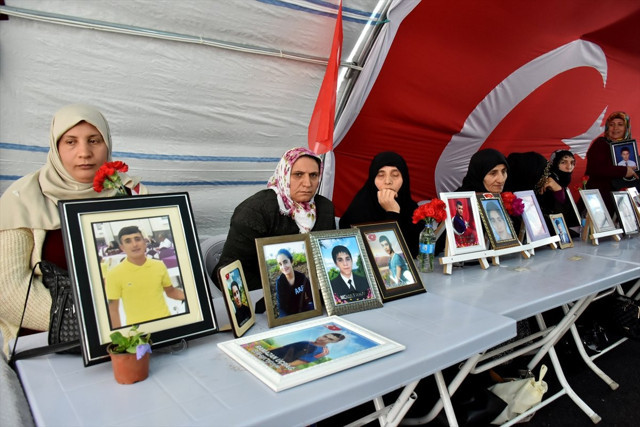 Diyarbakır'da oturma eylemine iki aile daha katıldı - Resim: 0