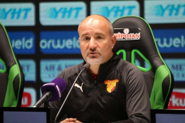 Göztepespor - Rizespor maçı sonrası teknik adamlar sahnede - Resim: 1