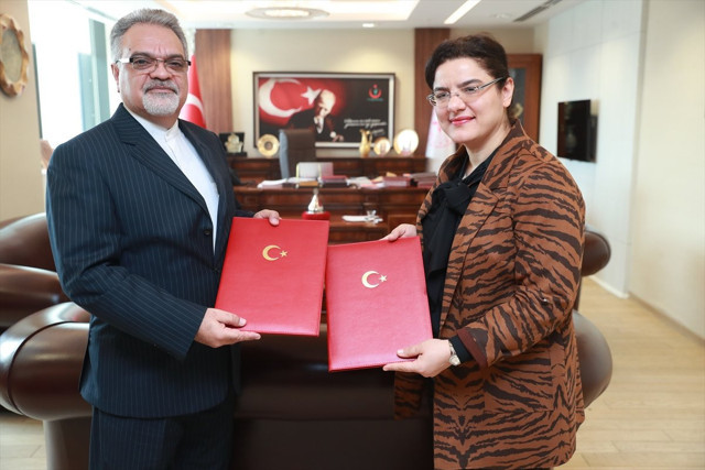 Türkiye'den İran'a yardım eli! Koronavirüs için sağlık malzemeleri gönderildi - Resim: 0