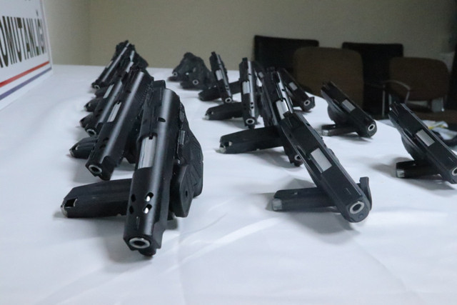 Şanlıurfa'daki kaçakçı operasyonunda silahlar stepneden çıktı - Resim: 1