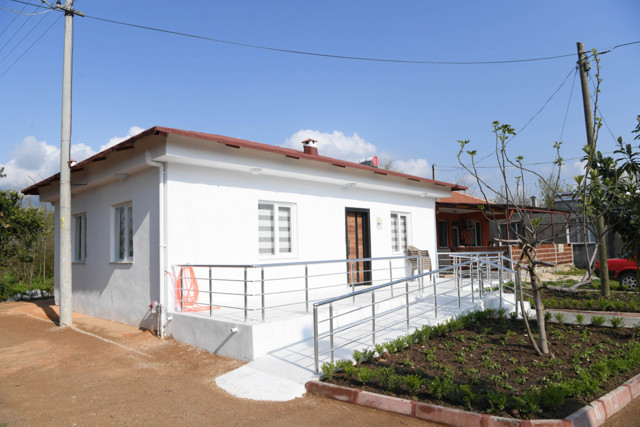 Antalya'da yaşlı kadının yüzünü güldürdürdüler belediye harabe evini yeniledi - Resim: 4