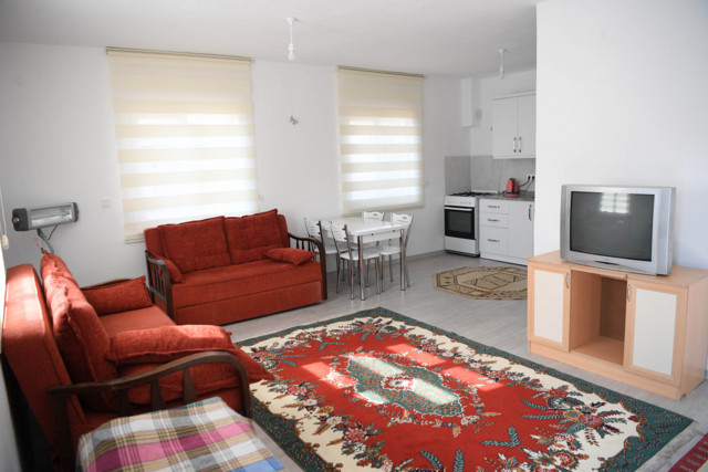 Antalya'da yaşlı kadının yüzünü güldürdürdüler belediye harabe evini yeniledi - Resim: 1