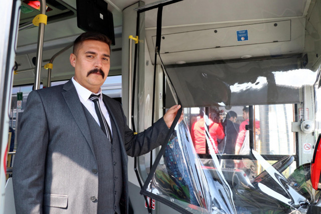 Kayseri'de otobüslerde koronavirüse karşı brandalı dönem başladı - Resim: 1