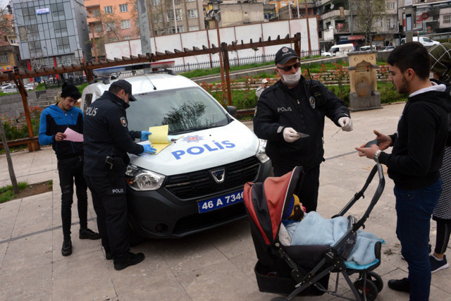 Kahramanmaraşlıların koronavirüs dosyası kabarık bugün de cezalar yağdı - Resim: 0