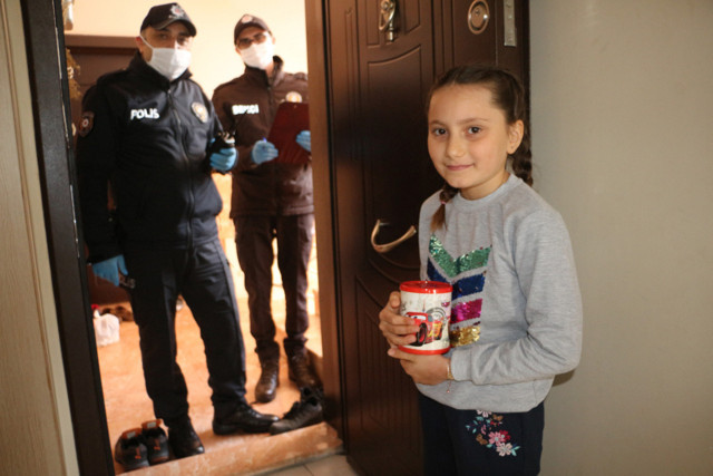 Tokat'ta küçük kız bilgisayar için biriktirdiği parasını kampanyaya bağışladı - Resim: 2