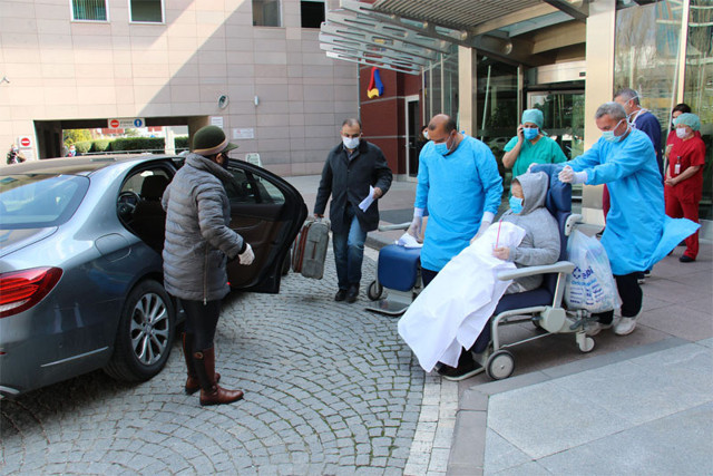 Ankara'da 80 ve 89 yaşlarındaki çift koronavirüsü yendi - Resim: 0