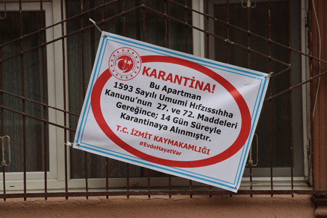 İzmit'te eşi koronavirüs olan yaşlı kadın öldü sokak karantinaya alındı - Resim: 1