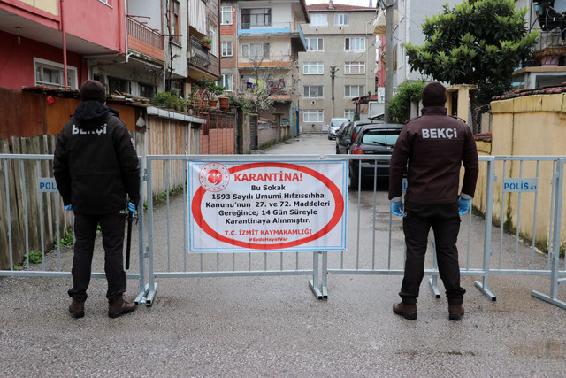 İzmit'te eşi koronavirüs olan yaşlı kadın öldü sokak karantinaya alındı - Resim: 0