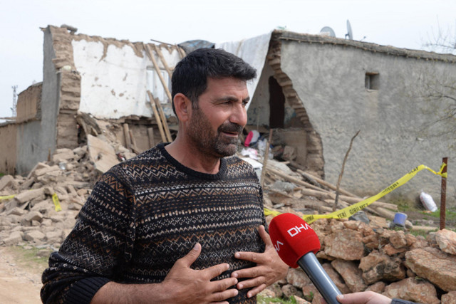 Diyarbakır'da çöken kerpiç evde kızını kaybetti babanın verdiği söz yürek sızlattı - Resim: 1
