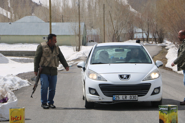 Hakkari'nin Adaklı köyü kendi karantinasını uygulamaya başladı - Resim: 1