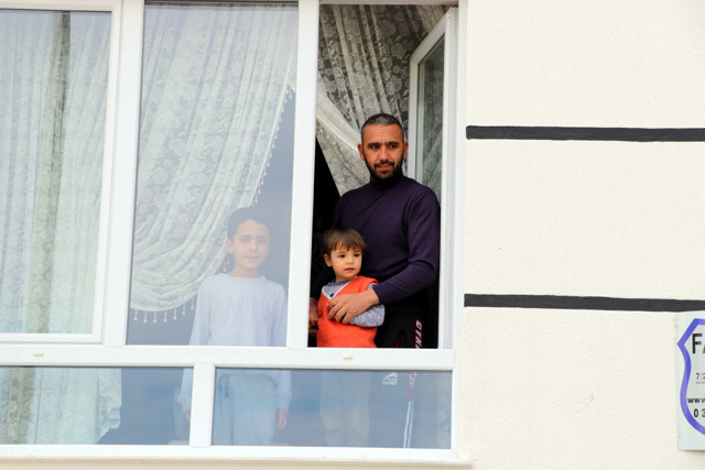 Kayseri'de bir binada en tehlikeli kişide koronavirüs çıktı 32 aile karantinada - Resim: 0