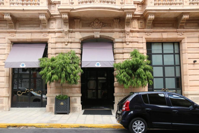 Ronaldinho'ya 4 yıldızlı ev hapsi! Kral dairesinde kalacak - Resim: 1