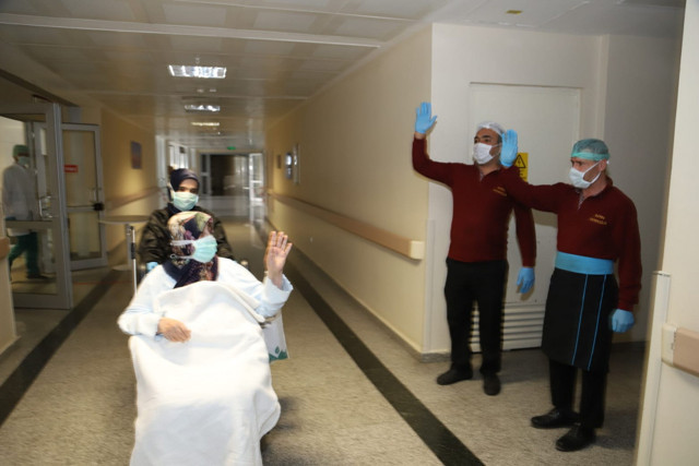 Adıyaman'da yoğun bakım mücadelesinin ardından koronavirüsü yendi - Resim: 0