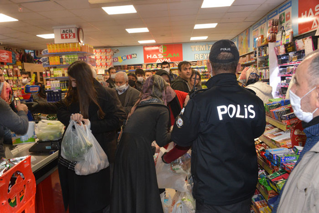 Fatih Altaylı sokaktaki görüntülere tepki gösterdi: 2 gün lan 2 gün - Resim: 0