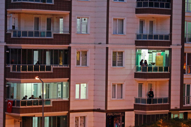 Samsun'da kurdukları ses sistemi ile balkondan bilgi yarışması yaptılar - Resim: 0