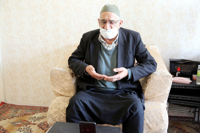 Şanlıurfa'da oğlunun mezarına gidemedi duayı telefondan okudu - Resim: 0