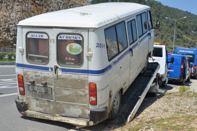 Antalya'da otomobiline çarpan kişiyi takip edip silahla vurdu - Resim: 0