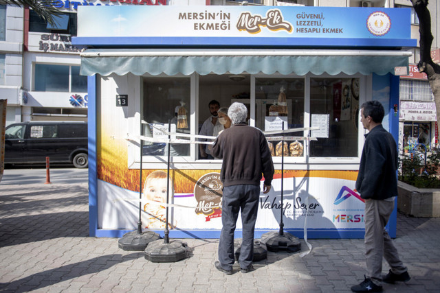 Mersin'de Robin Hood devreye girdi 5 bin ekmek ücretsiz dağıtıldı - Resim: 0