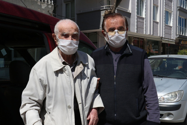 Samsun'da 96 yaşında koronavirüsü yenmişti sağlıklı yaşamın 3 sırrını anlattı - Resim: 0