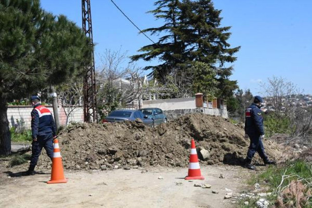 Tekirdağ'dan İstanbul'a giden ara yollar toprak yığınları ile kapatılıyor - Resim: 1