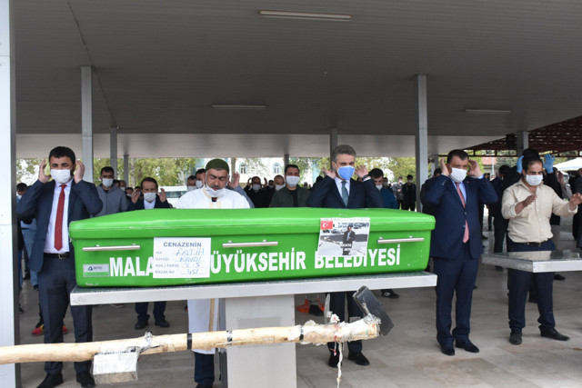 Malatya'nın 'Mercedes Kadir' dediği sokakların sevilen yüzü toprağa verildi - Resim: 0