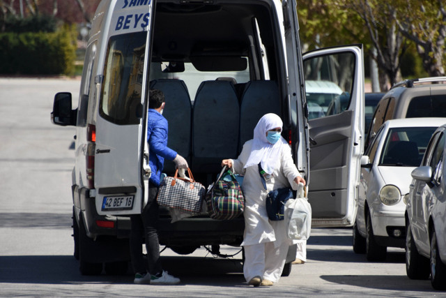 Konya'da umreden dönen 350 kişi karantina sonrası evlerine gönderildi - Resim: 0