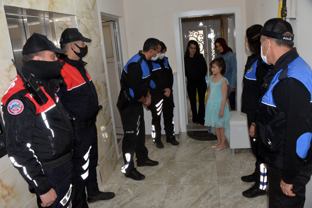 Kahramanmaraş'ta polis şehit çocuklarını yalnız bırakılmadı - Resim: 0