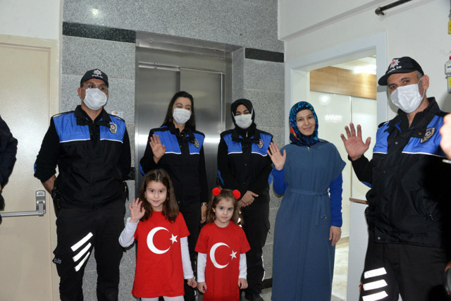 Kahramanmaraş'ta polis şehit çocuklarını yalnız bırakılmadı - Resim: 1