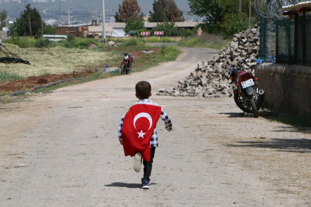Şanlıurfa'da 23 Nisan tarlada kutlandı - Resim: 1