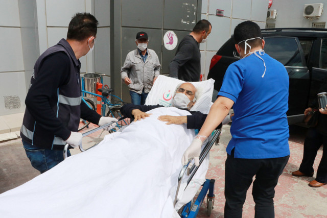 Burdur'da silahlı saldırıda yaralanan belediye başkanı ve eşi taburcu oldu - Resim: 0