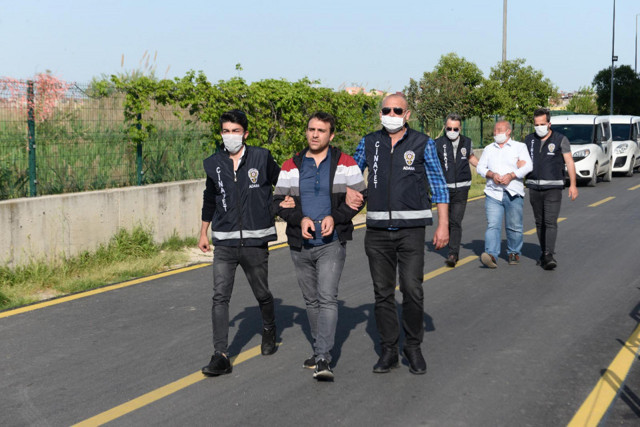 Adana'da aldattığı eşiyle barışmak için gittiği evde öldürüldü - Resim: 1